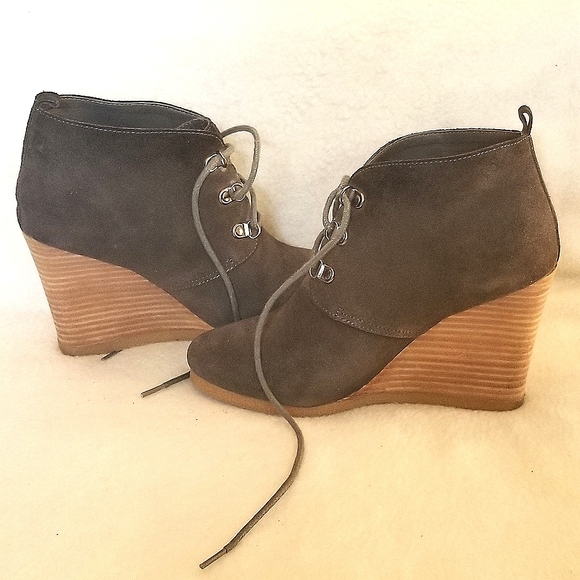 Express Gray Suede Lace Up Wedge Booties, Size 7 - Picture 3 of 9